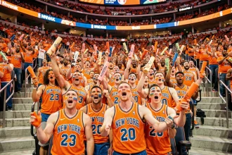 Supporters des New York Knicks en liesse dans les tribunes de Madison Square Garden lors d'un match de basket NBA